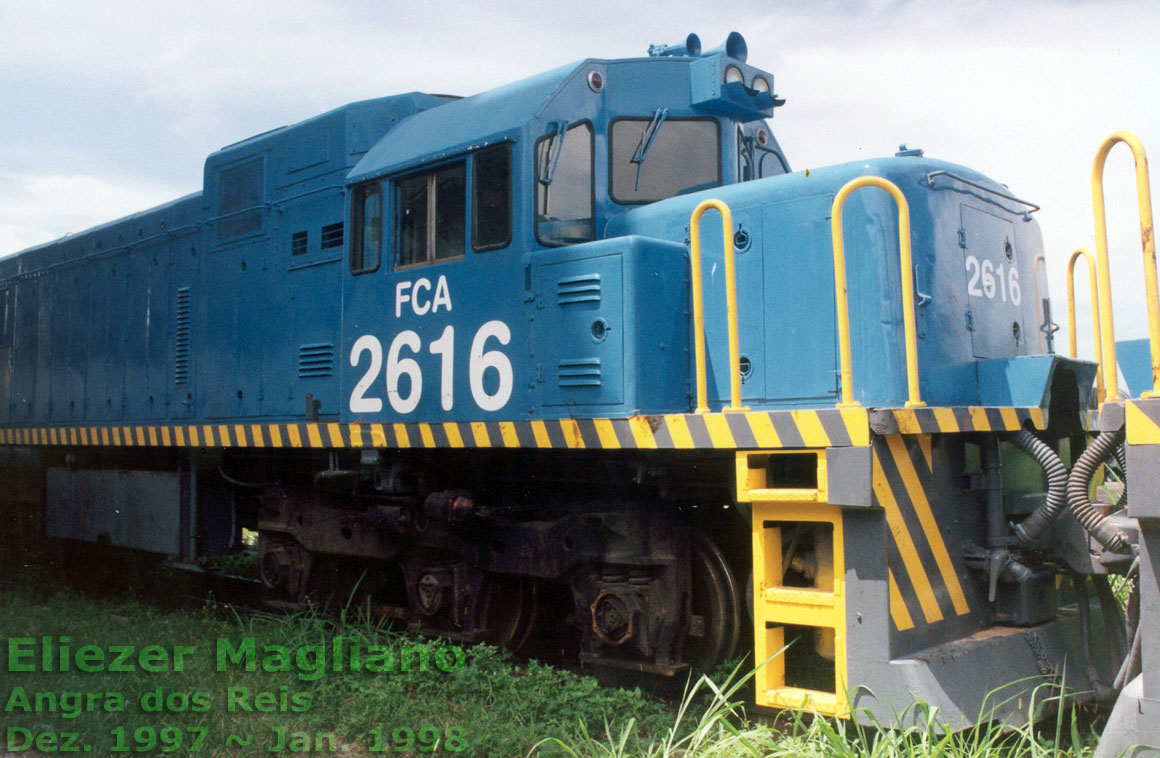Locomotiva U20C Namibiana nº 2616 da FCA no pátio ferroviário do porto de Angra dos Reis (foto com corte e tratamento digital)
