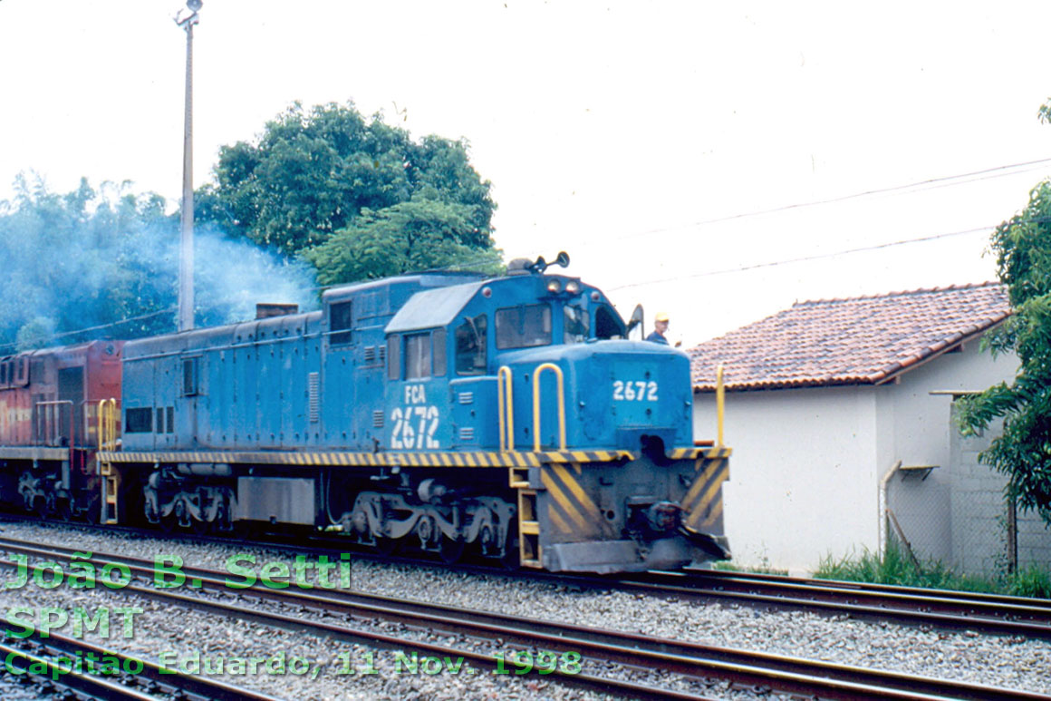 Locomotiva U20C "Namibiana" nº 2672 em Capitão Eduardo, já com a nova numeração