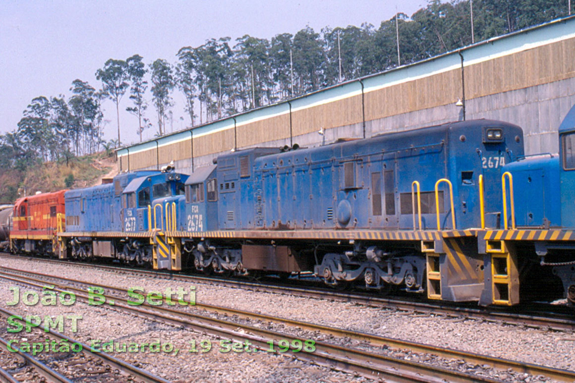 Locomotiva U20C "Namibiana" nº 2674 em Capitão Eduardo, Setembro de 1998