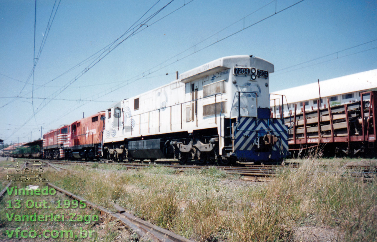 Locomotivas Dash-7, GP18 e Vandeca em Vinhedo, 1995