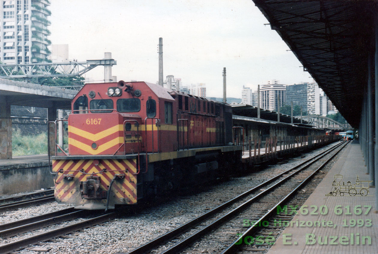 Locomotiva MX620 n° 6167 SR2 RFFSA na estação ferroviária de Belo Horizonte, 1993