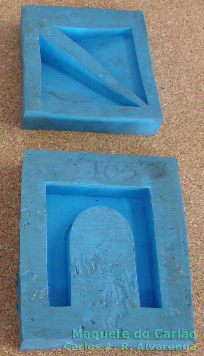 Figura 7 - Moldes prontos para fazer as peças do portal de túnel em resina