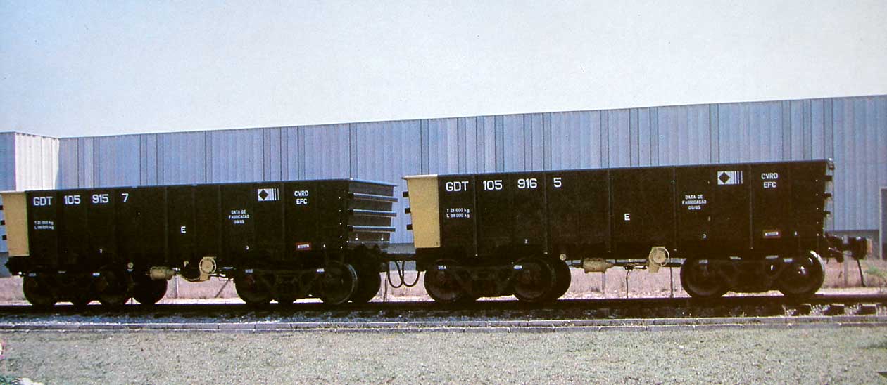 Dupla de vagões gôndola GDF da Estrada de Ferro Carajás, construídos pela Mafersa