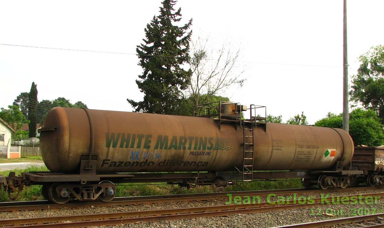 Vagão TGD-050.005-4 White Martins, na ferrovia ALL - América Latina Logística