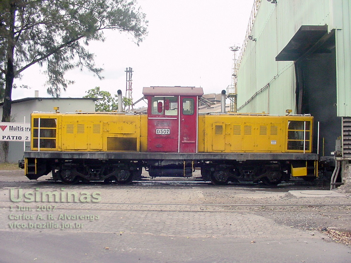 Vista lateral da Locomotiva diesel-hidráulica D502 da Usiminas